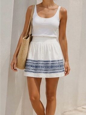 Madewell White Skirt with Blue Embroidered Band size 2